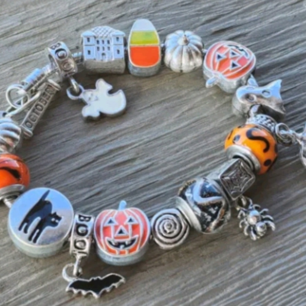 Willabee & Ward Toggle Charm Bracelet October Pumpkin Bat Boo Ghost Halloween - Picture 5 of 8